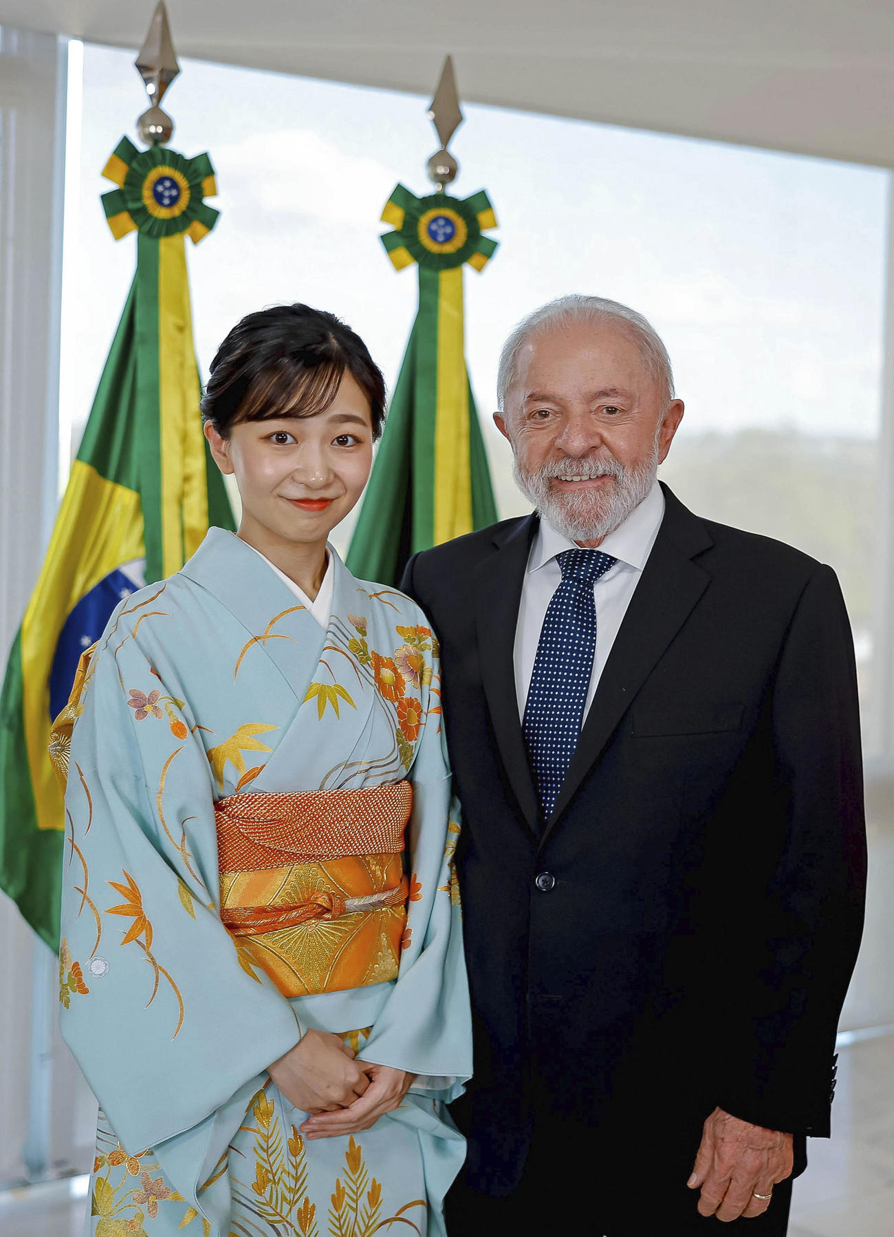 ブラジルのルラ大統領（右）を表敬訪問された秋篠宮家の次女佳子さま（大統領府提供・共同）