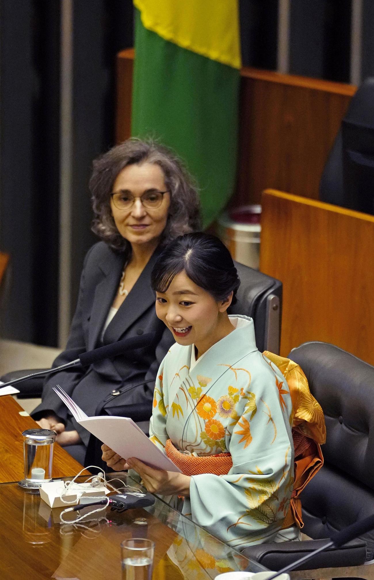 ブラジルの連邦議会本会議場であいさつされる秋篠宮家の次女佳子さま（共同）