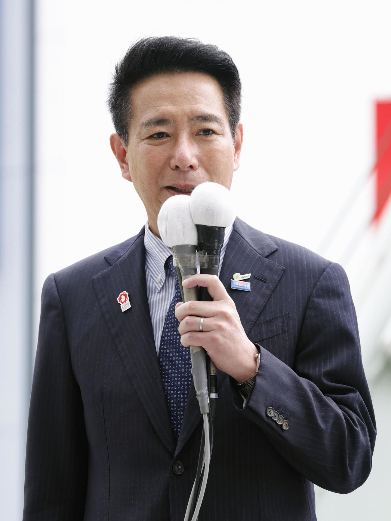 東京都議選が告示され、第一声を上げる日本維新の会の前原誠司共同代表（共同）