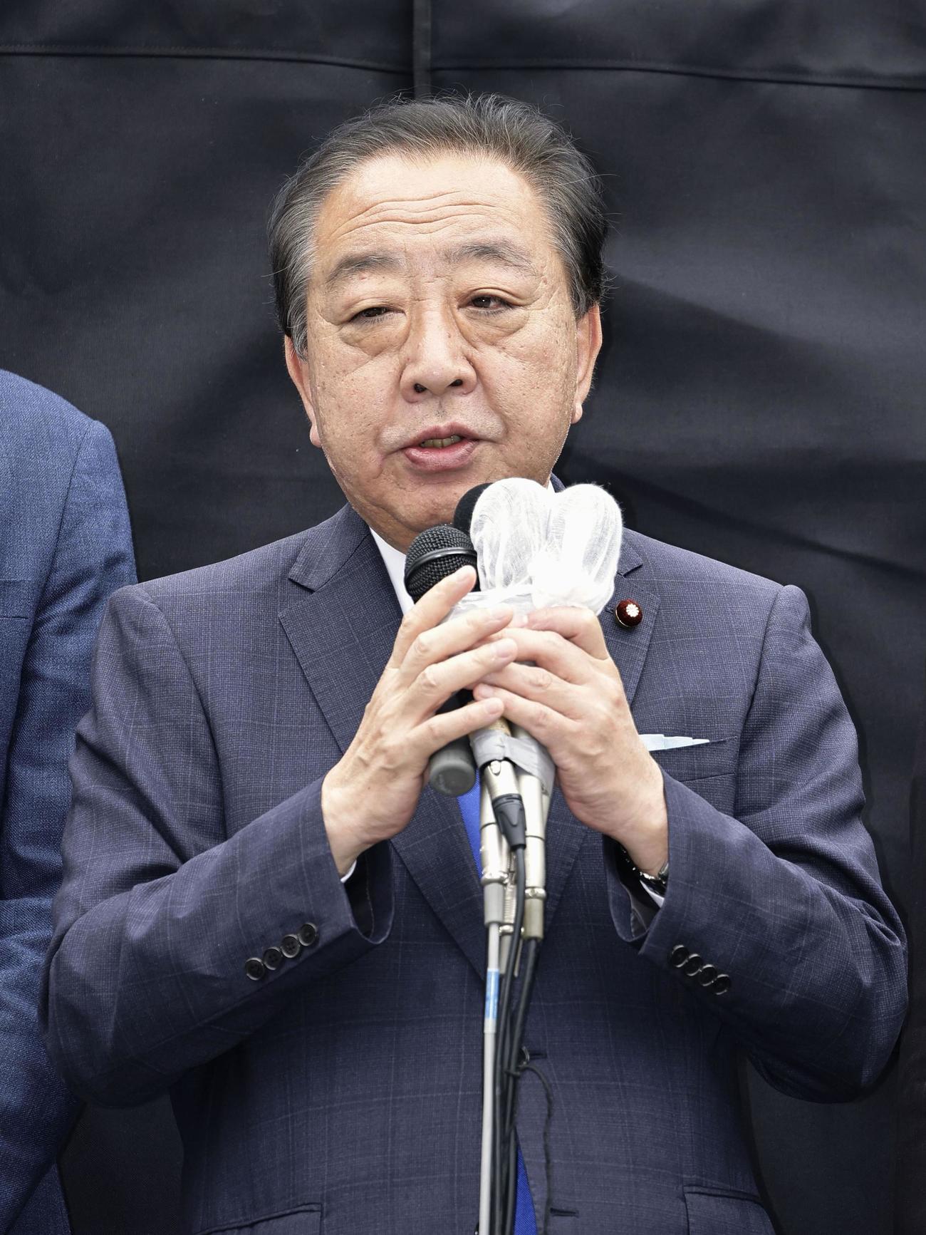 東京都議選が告示され、第一声を上げる立憲民主党の野田佳彦代表（共同）