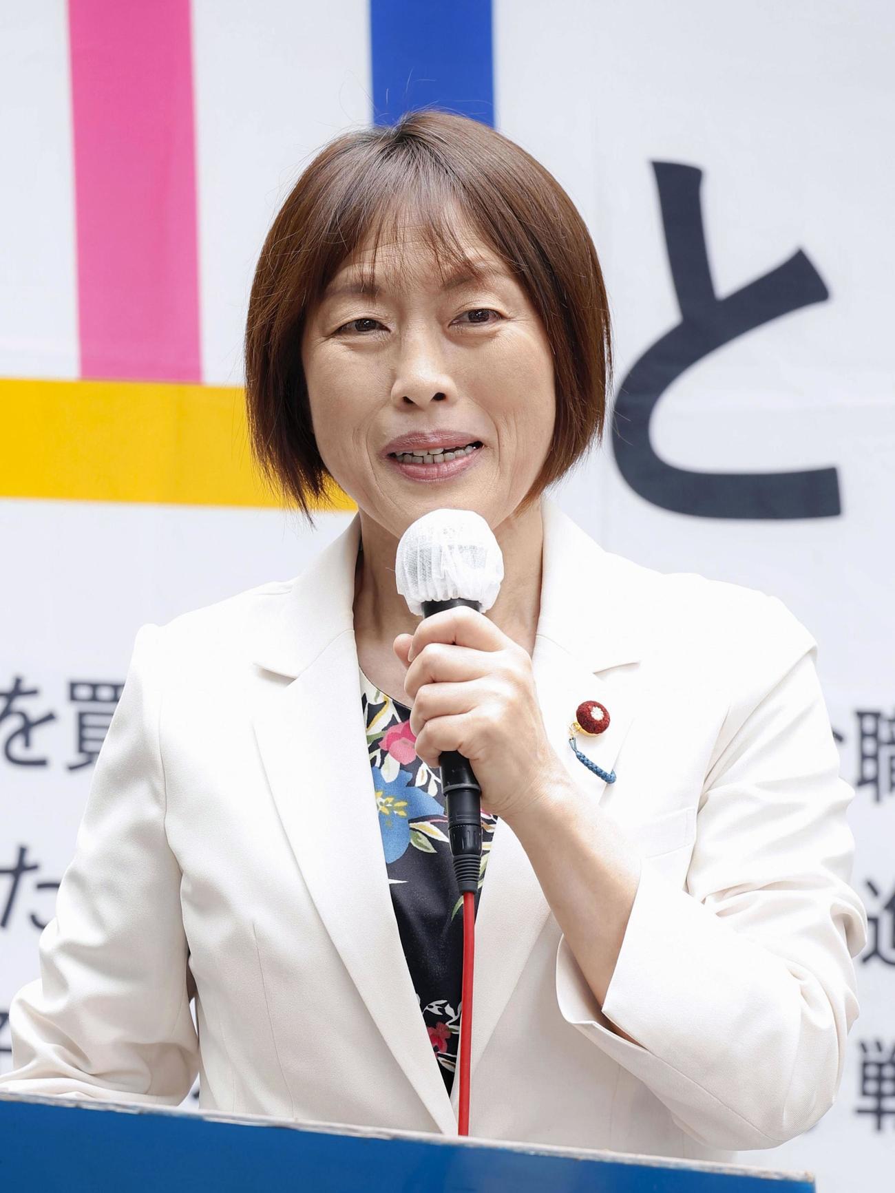 東京都議選が告示され、第一声を上げる共産党の田村智子委員長（共同）