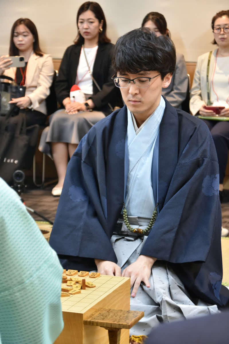 今局でタイトル初防衛と八段昇段を目指す伊藤匠叡王（日本将棋連盟提供）