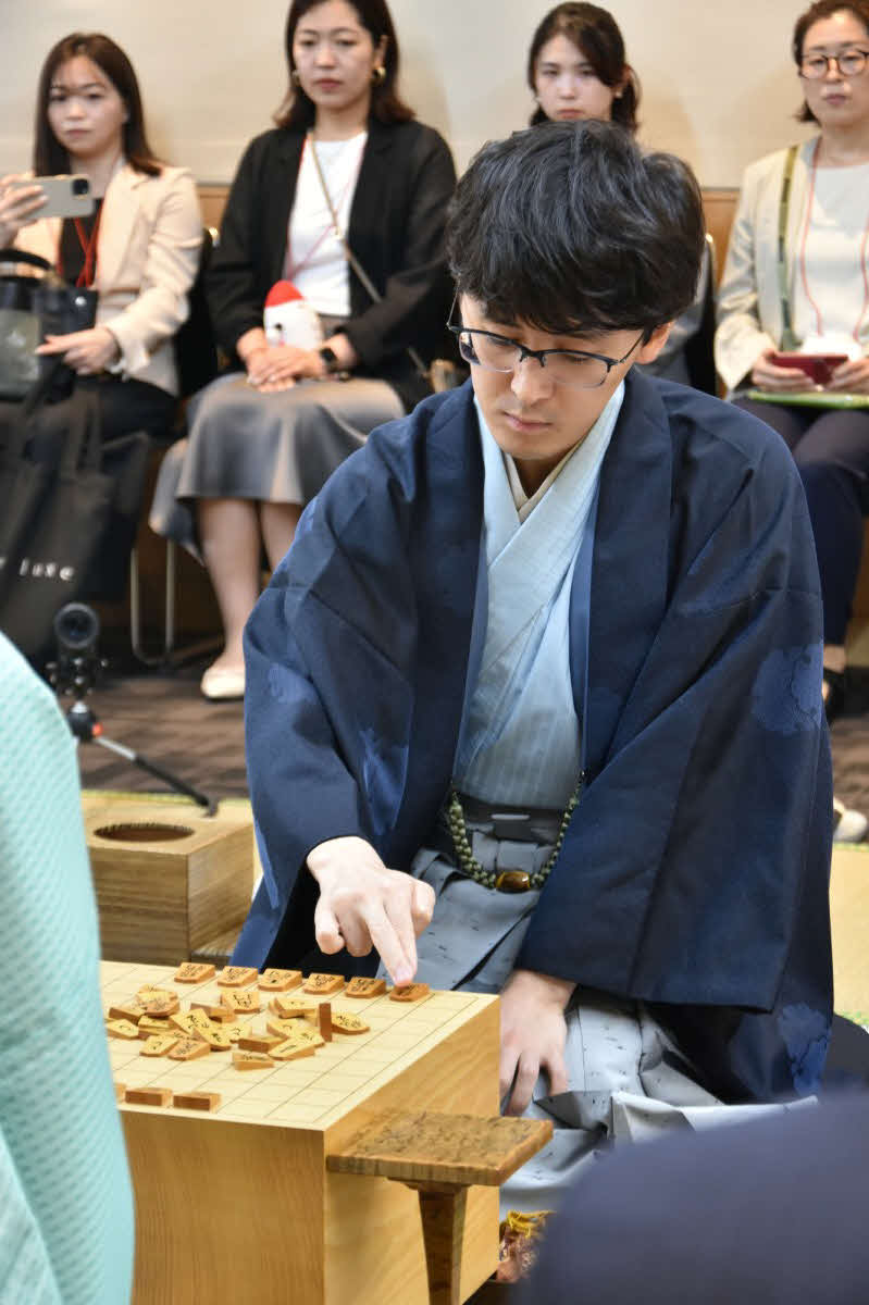 今局でタイトル初防衛と八段昇段を目指す伊藤匠叡王（日本将棋連盟提供）