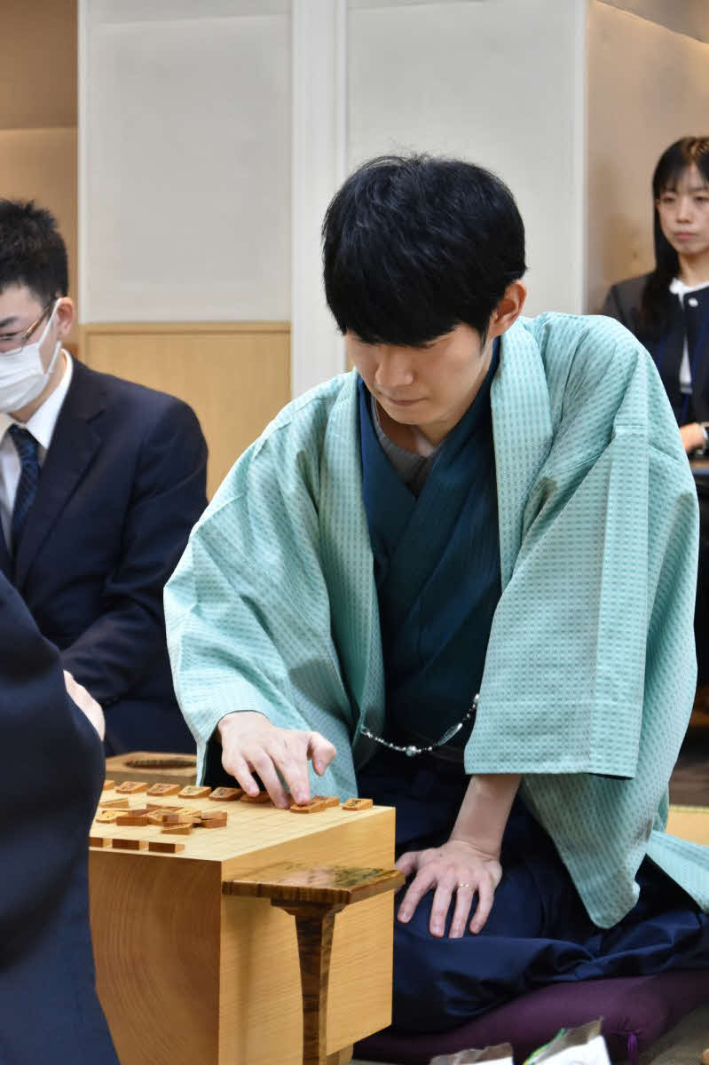 2018年（平30）の王座以来7年ぶりのタイトル獲得を目指す挑戦者の斎藤慎太郎八段（日本将棋連盟提供）
