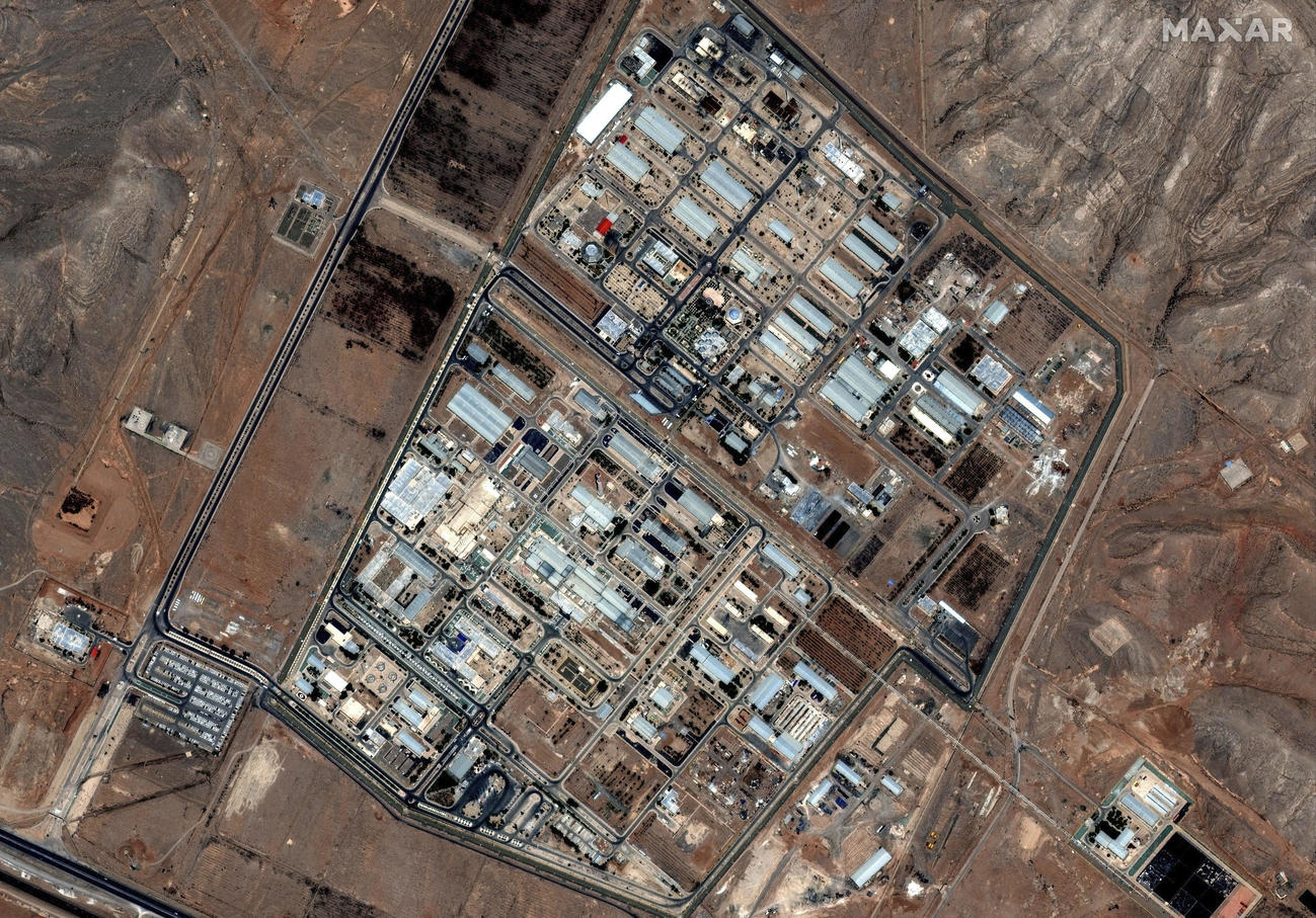 イラン中部イスファハンにある核関連施設の衛星写真＝3日（マクサー・テクノロジーズ提供、ロイター＝共同）