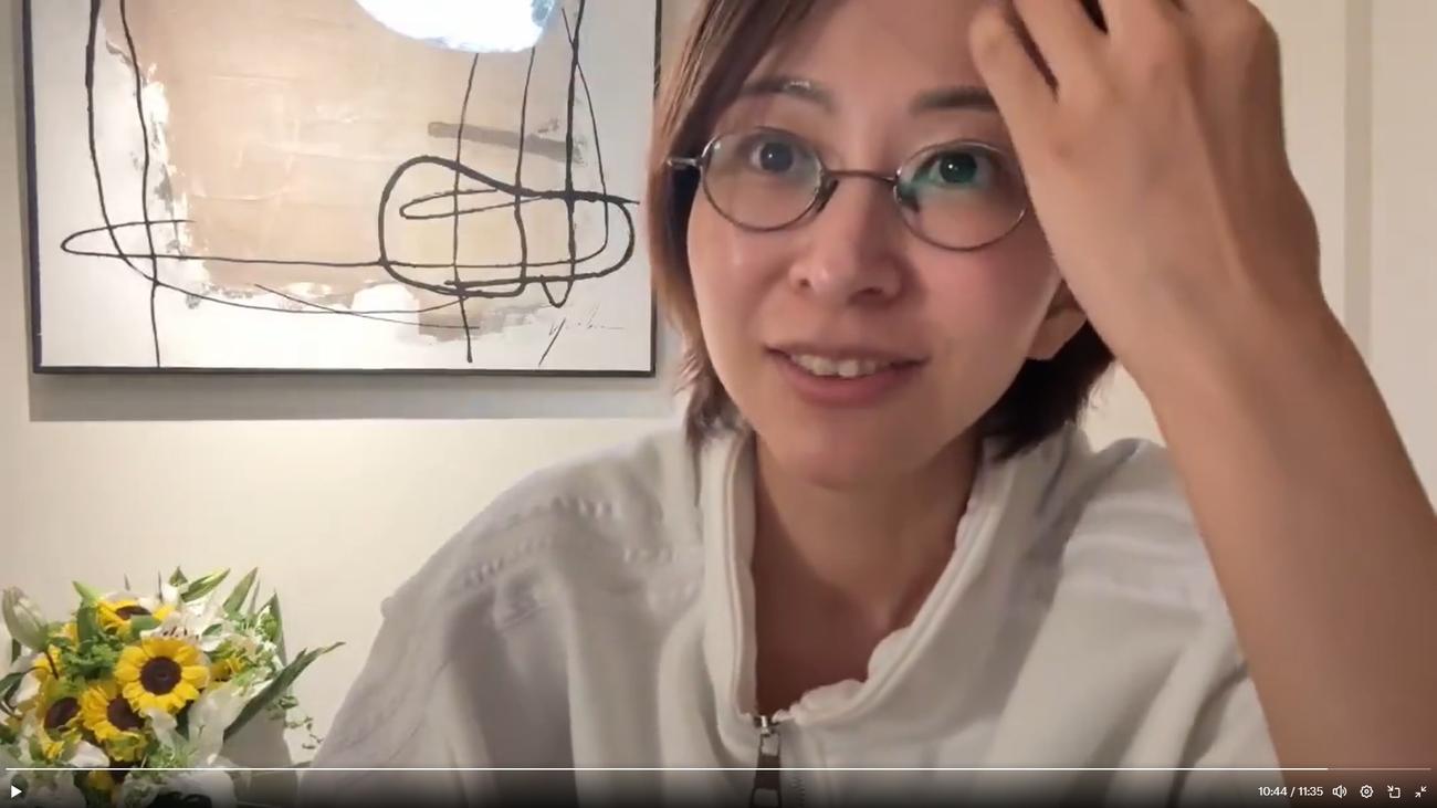 風呂上がり、ドすっぴんで動画をアップする佐藤沙織
里氏（Xから）