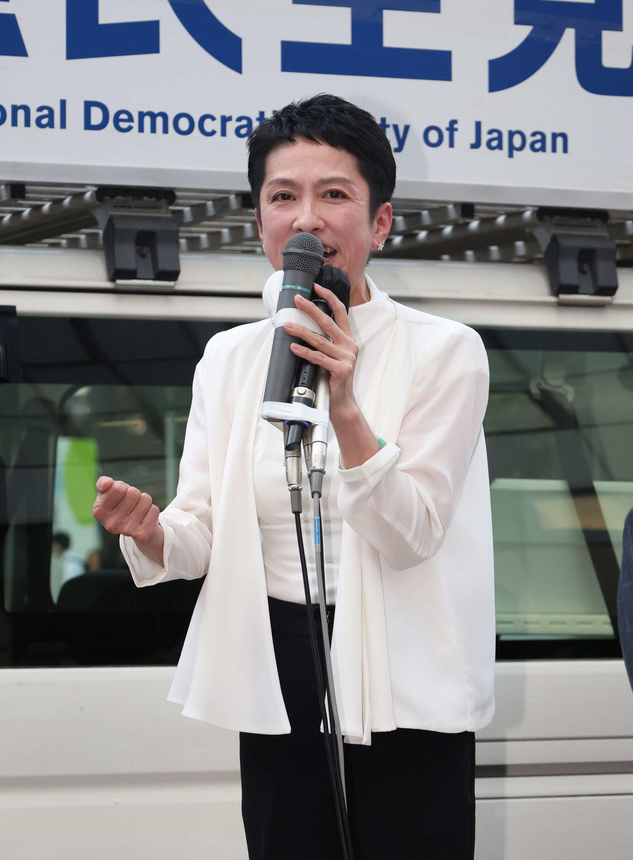 東京都内で力強く街頭演説する蓮舫党参院全国比例総支部長（撮影・増田悦実）