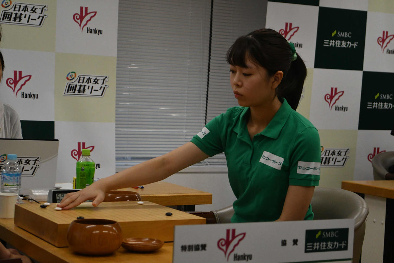 チームセンコーグループ主将の上野愛咲美女流名人・女流立葵杯