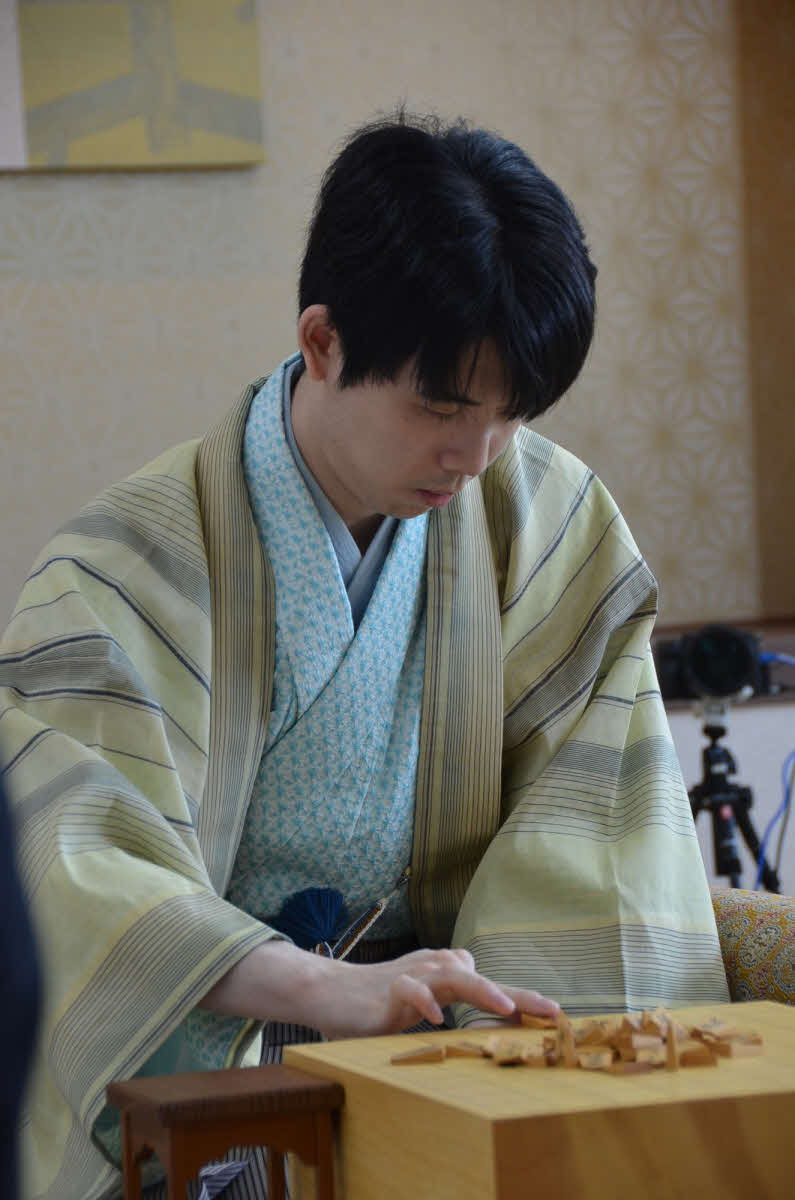 過去3戦3勝と好相性の木更津で棋聖戦6連覇を目指す藤井聡太棋聖（日本将棋連盟提供）