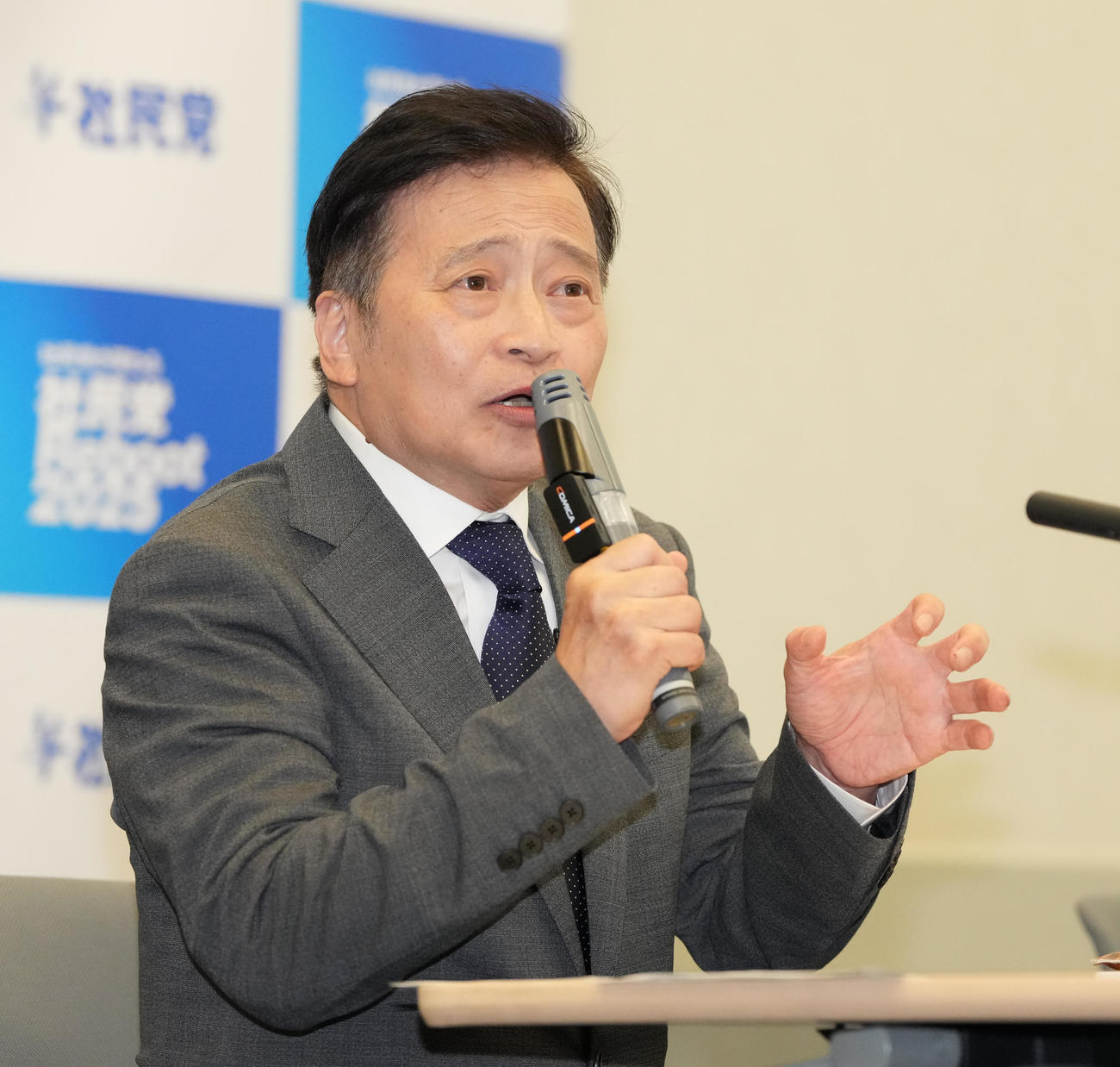 参院選比例代表での出馬を表明し記者会見に臨むラサール石井氏（撮影・小沢裕）
