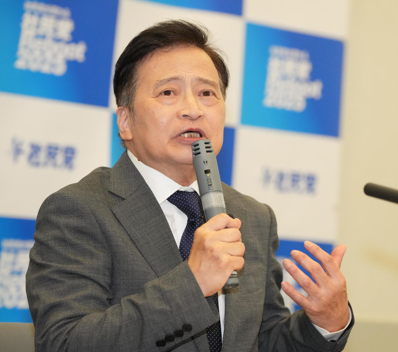 参院選比例代表での出馬を表明し記者会見に臨むラサール石井氏（撮影・小沢裕）