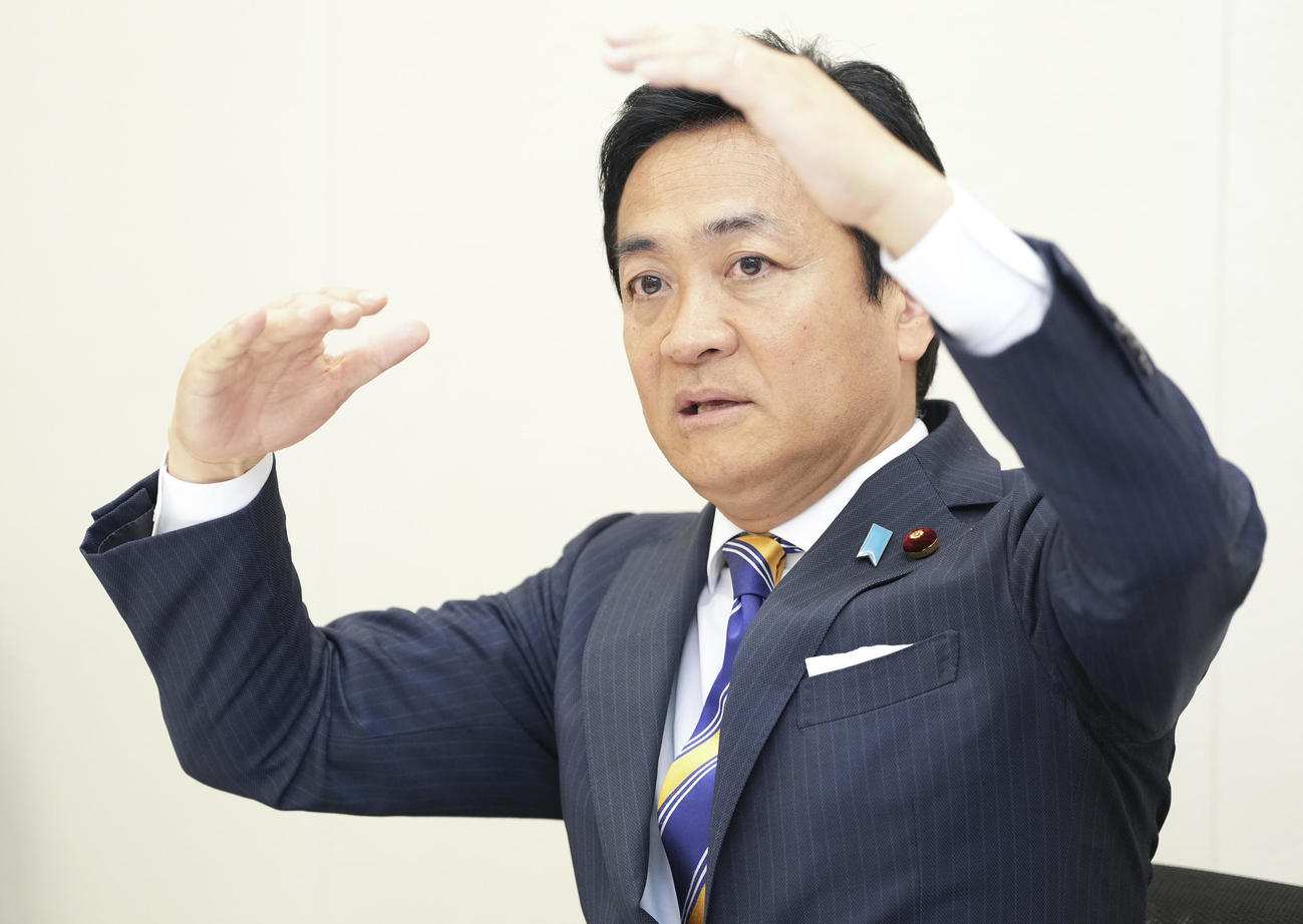 スポーツ紙合同インタビューに応じた国民民主党の玉木雄一郎代表（撮影・鈴木みどり）