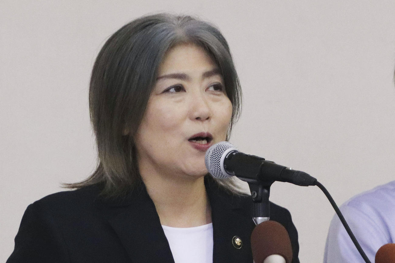 記者会見する静岡県伊東市の田久保真紀市長（共同）