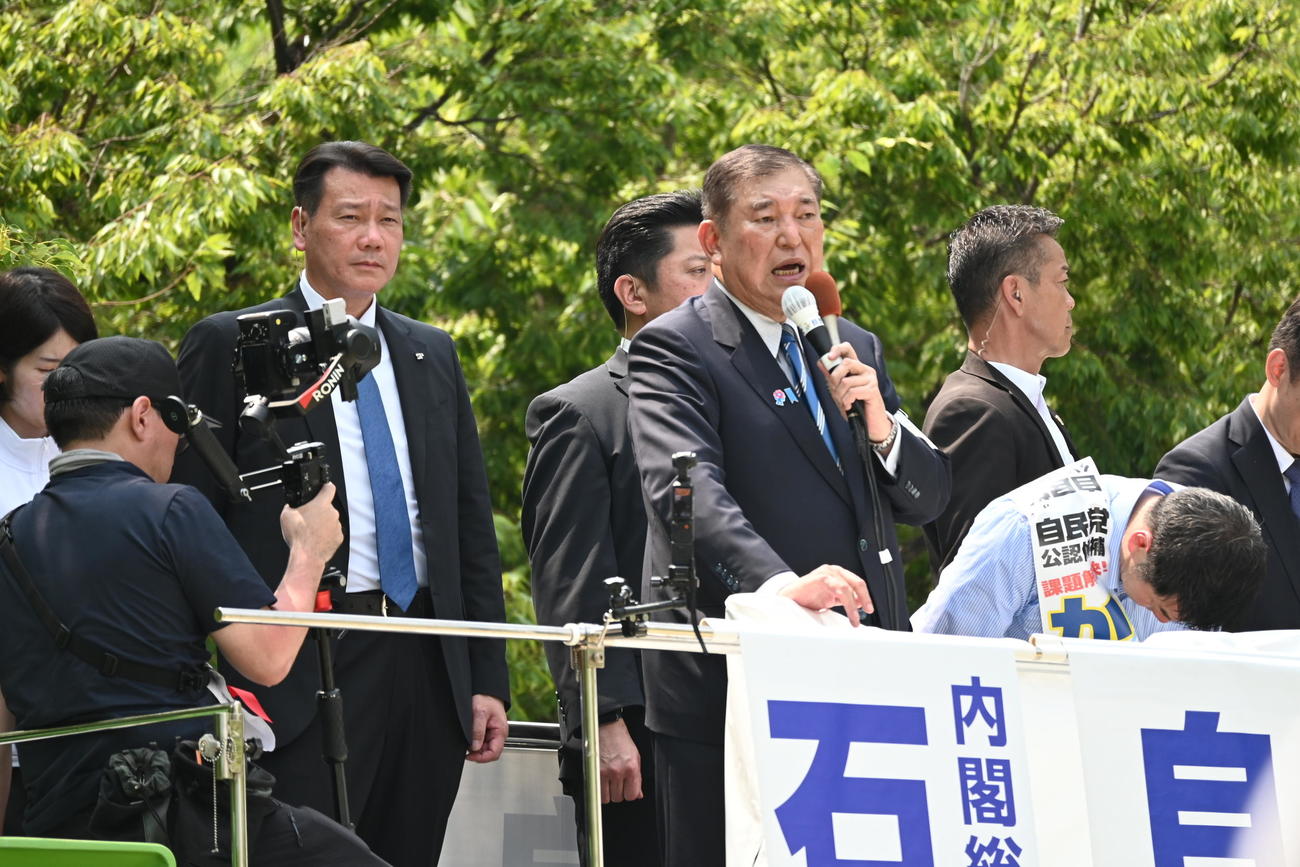 神戸市内で参院選の第一声を行った石破茂首相（中央）（撮影・松浦隆司）