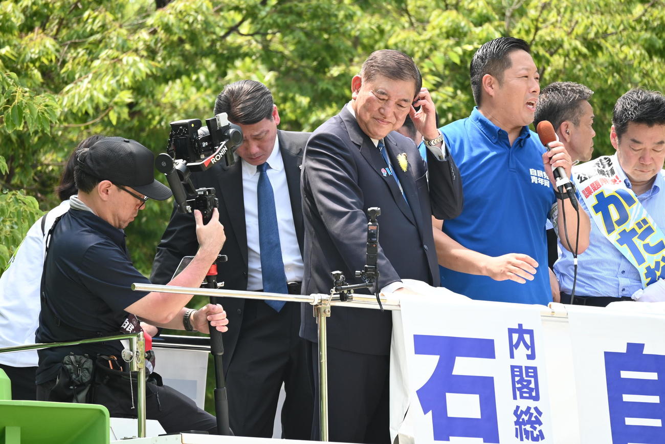 神戸市内で参院選の第一声を行った石破茂首相（中央）（撮影・松浦隆司）