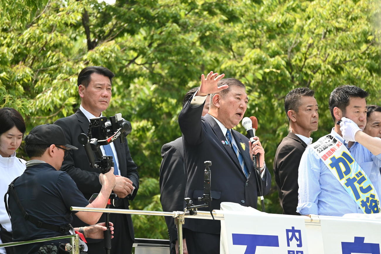 神戸市内で参院選の第一声を行った石破茂首相（中央）（撮影・松浦隆司）