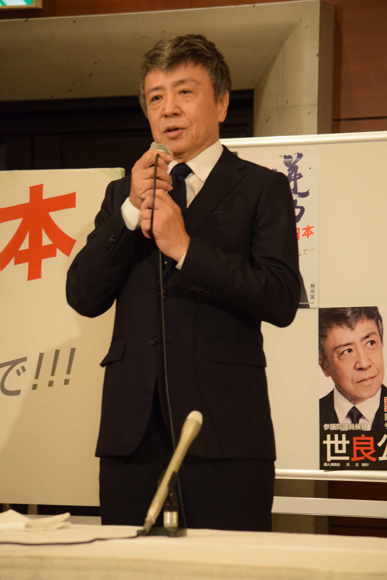 参院選公示を受け、第一声を上げた世良公則氏（撮影・阪口孝志）