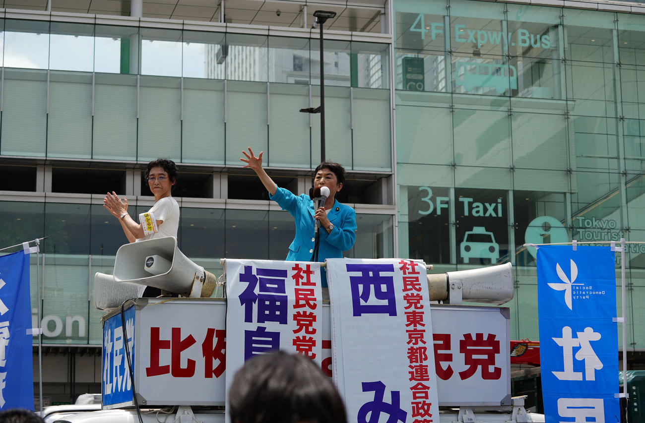 参院選公示日、新宿で第一声を上げた社民党の福島瑞穂党首（撮影・小島史椰）