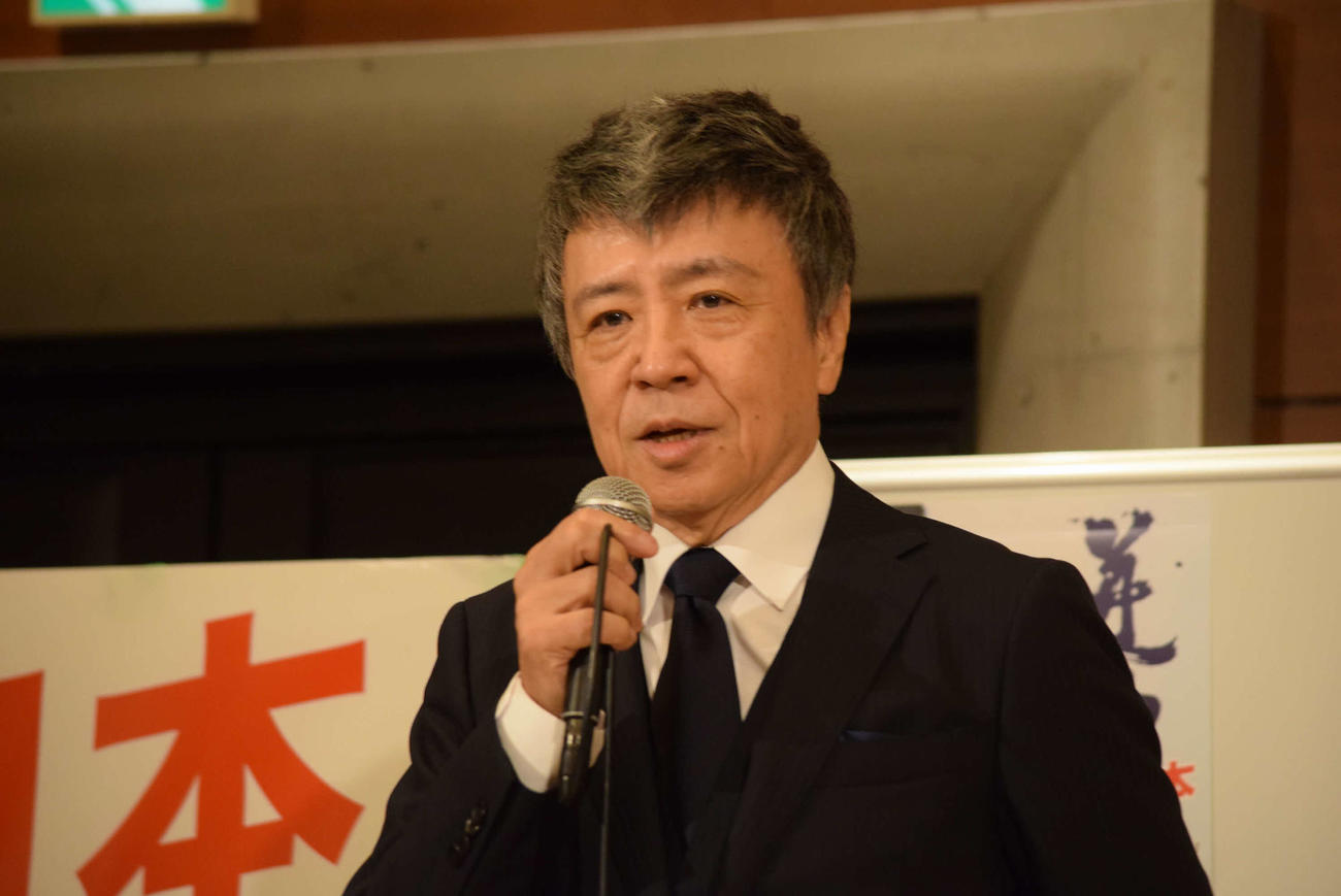 参院選公示を受け、第一声を上げた世良公則氏（撮影・阪口孝志）
