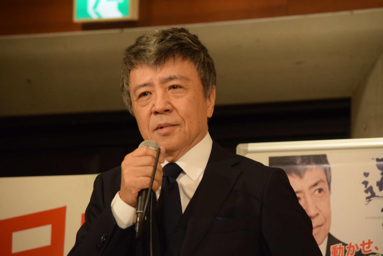 参院選公示を受け、第一声を上げた世良公則氏（撮影・阪口孝志）