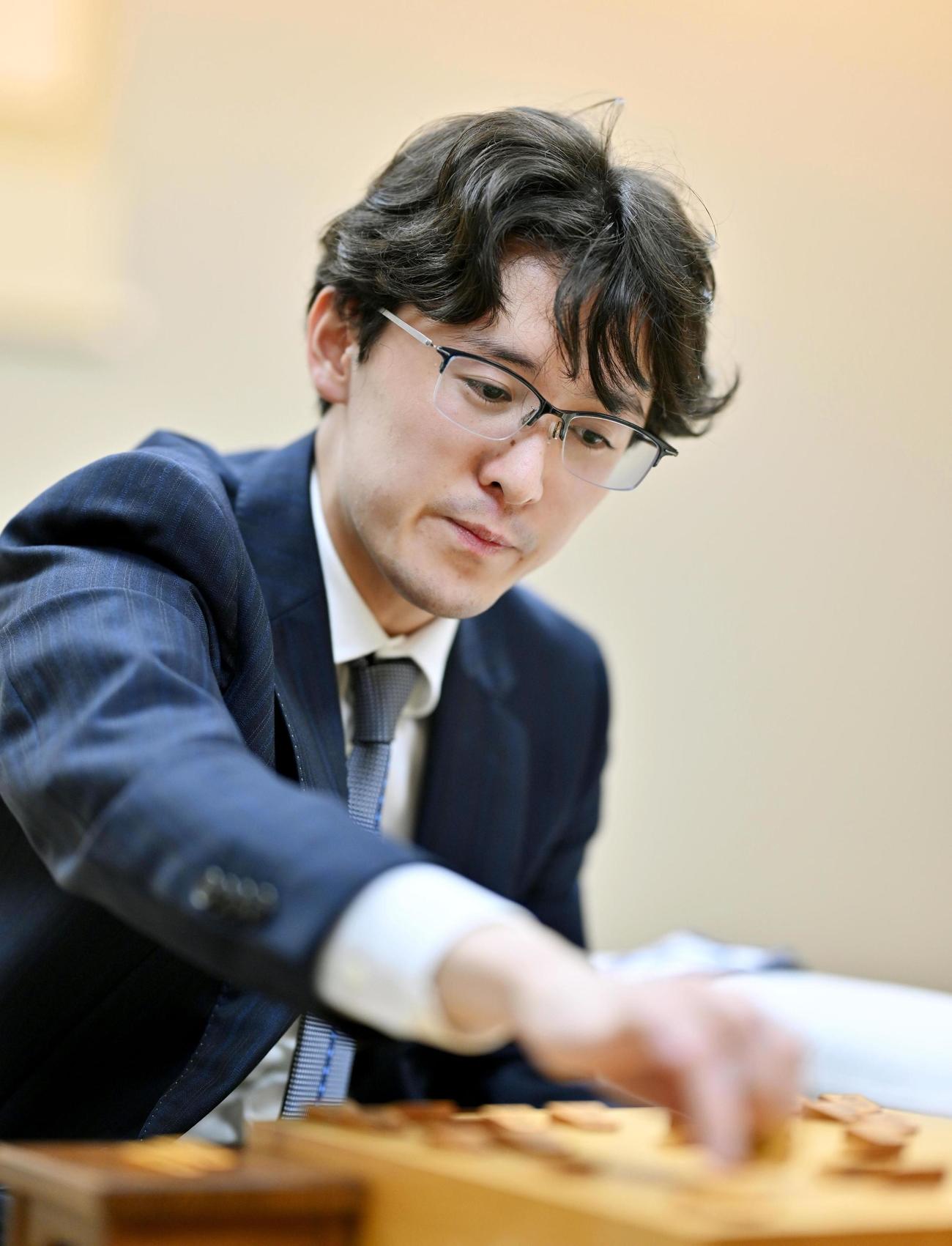 将棋の第73期王座戦挑戦者決定戦で羽生善治九段を破り、王座戦初挑戦を決めた伊藤匠叡王（共同）