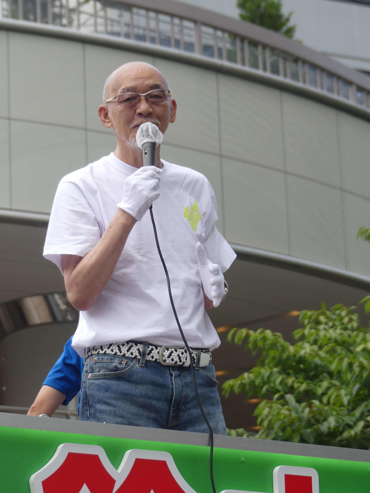 東京都内で、参院選に立候補している鈴木宗男氏の応援演説を行う歌手の松山千春（撮影・中山知子）