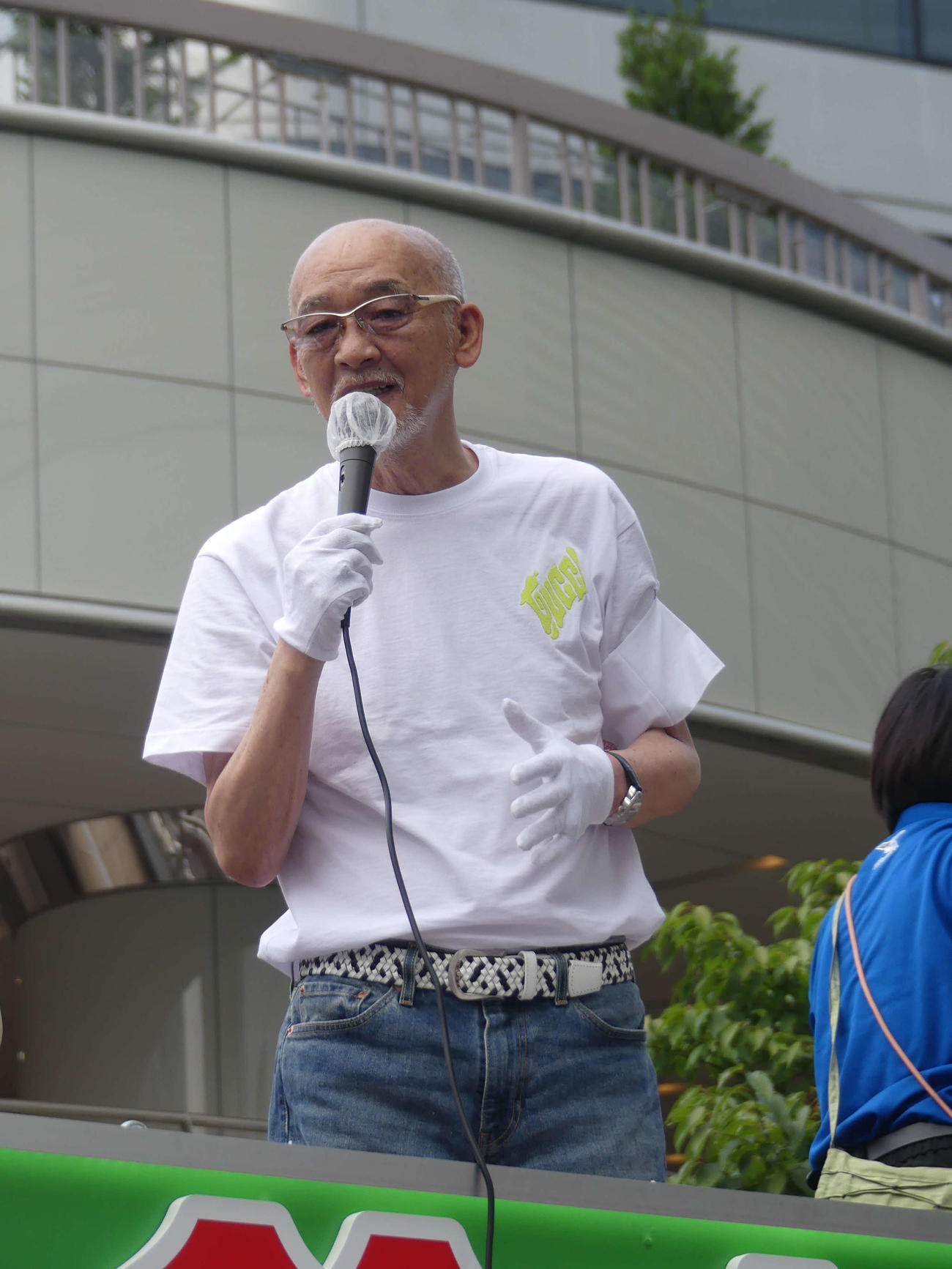 東京都内で参院選に立候補している鈴木宗男氏の応援演説を行う歌手の松山千春（撮影・中山知子）