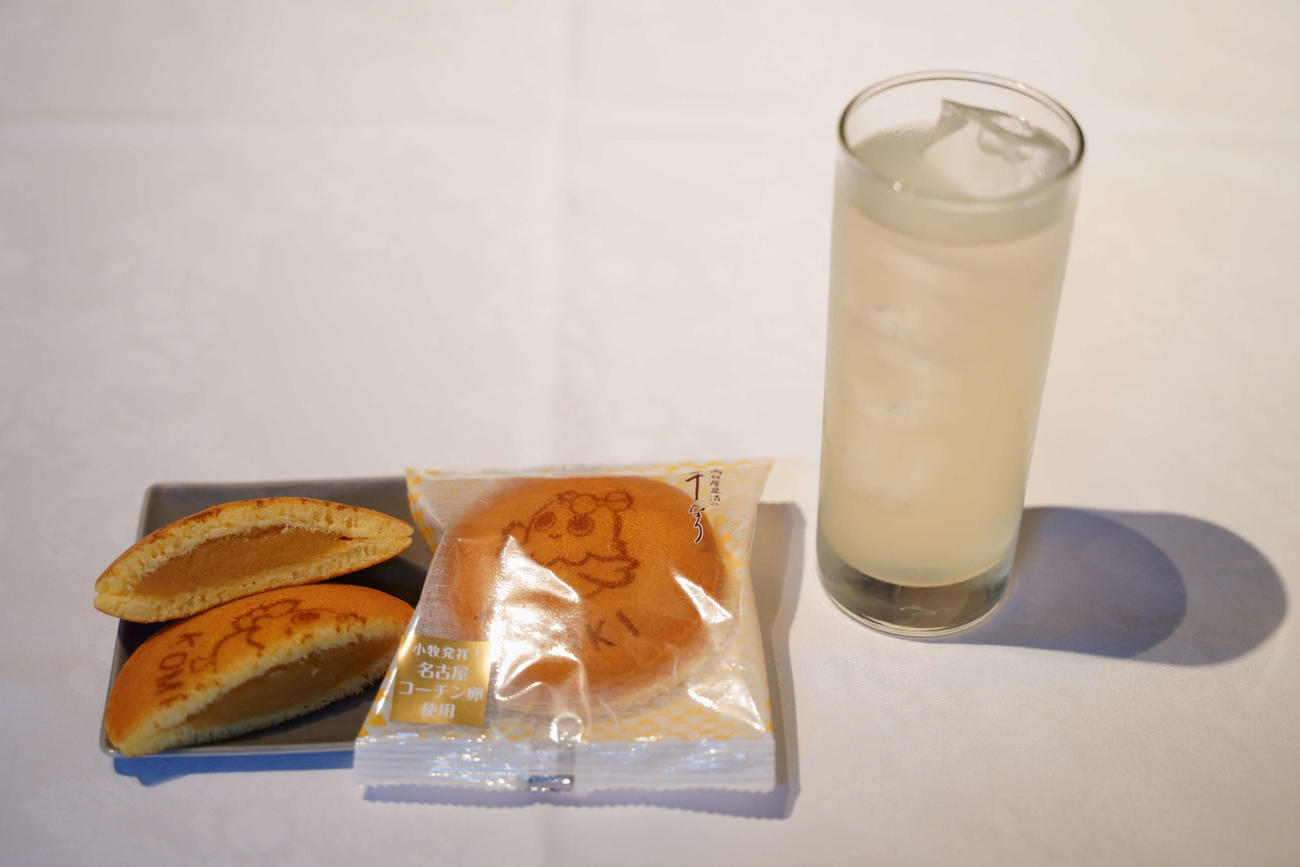 藤井聡太王位の午前のおやつ「名古屋コーチン　千なり」「国産レモン　LEMONADE」（日本将棋連盟提供）