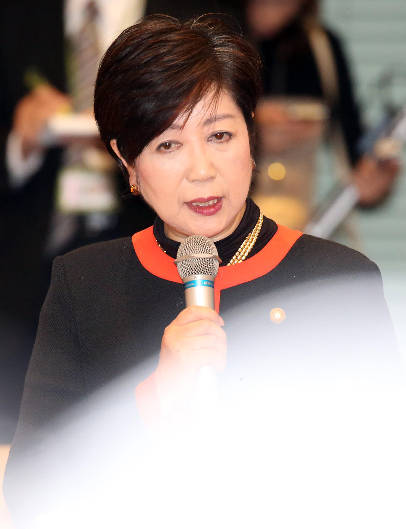 希望の党の初めての両院議員懇談会で、あいさつする小池百合子代表