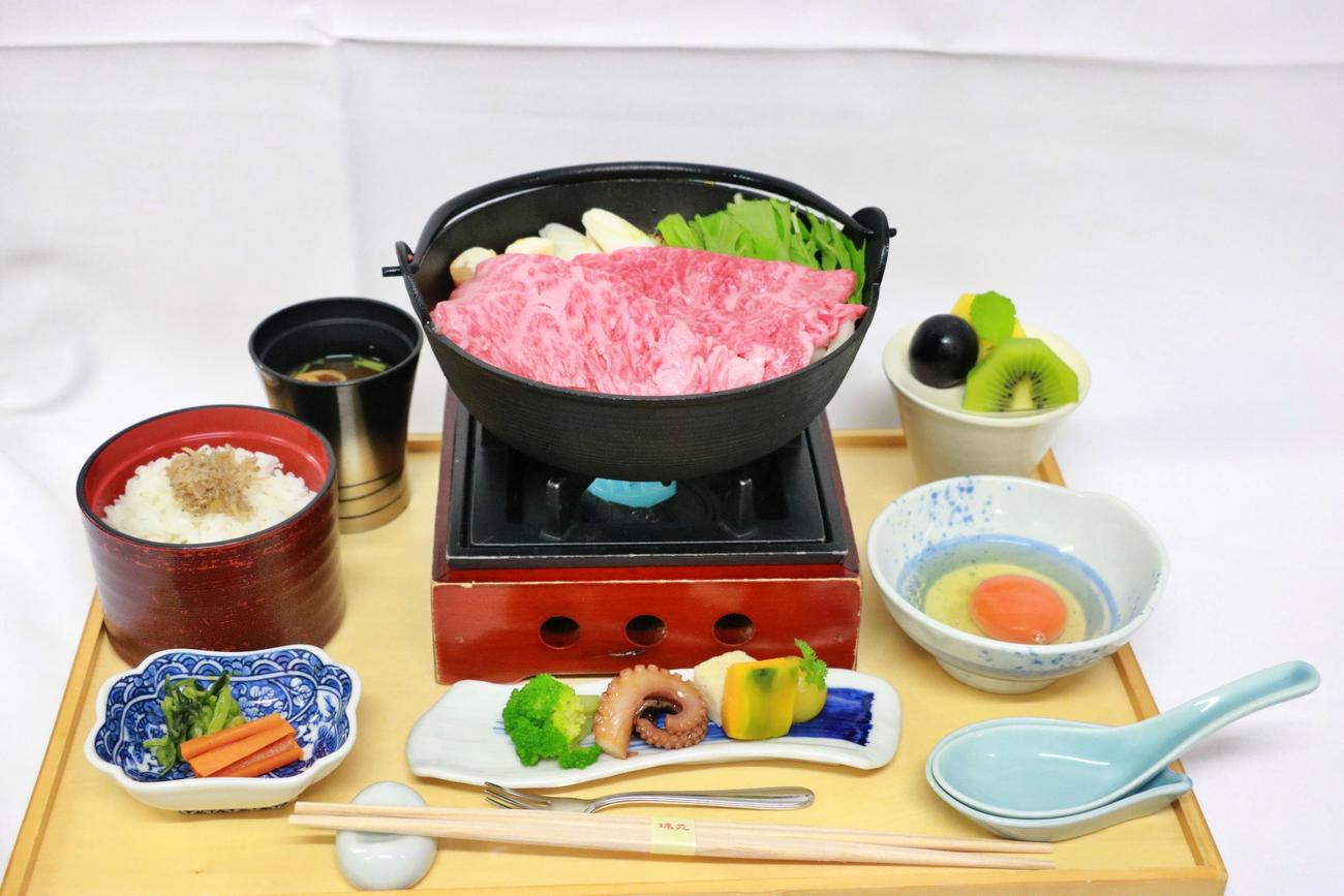 藤井聡太王位の昼食「神戸牛すき鍋膳」（日本将棋連盟提供）