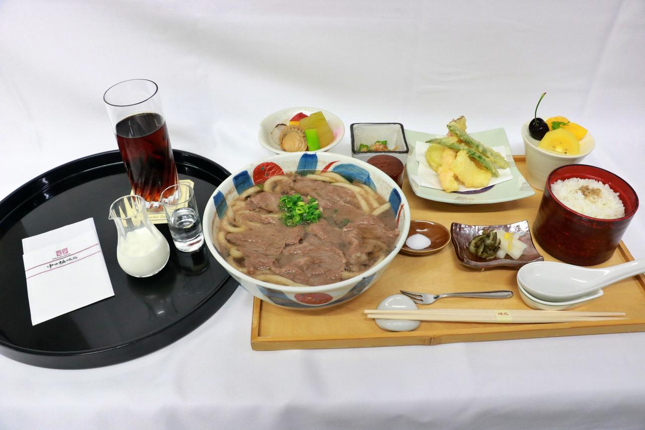 永瀬拓矢九段の昼食「神戸牛肉うどん膳（大盛り）」（日本将棋連盟提供）