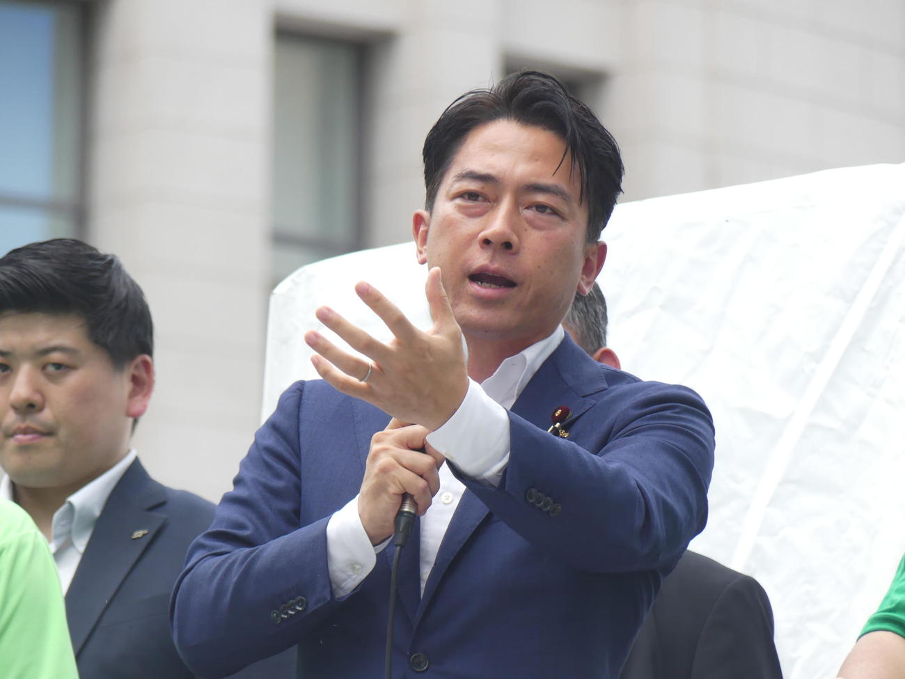 銀座のど真ん中で自民党候補への支持を呼び掛ける小泉進次郎農相（撮影・中山知子）