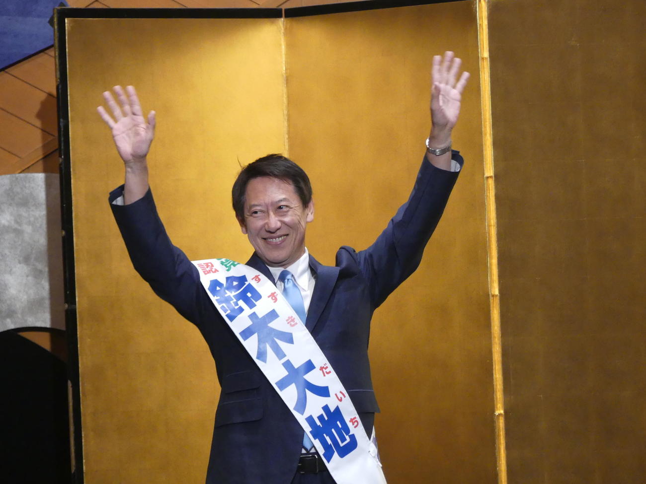 自民党から参院選東京選挙区に立候補した鈴木大地氏（2025年7月7日撮影）