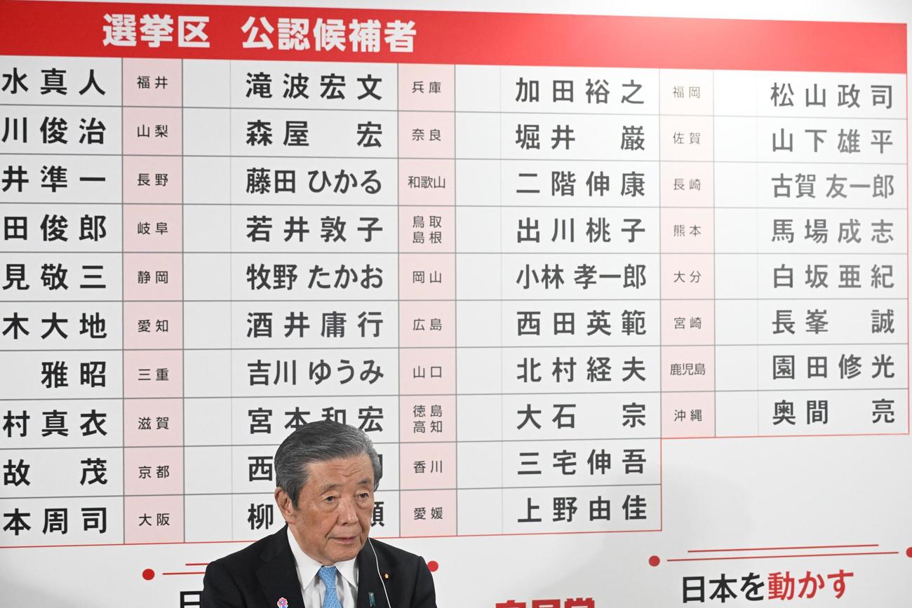 メディアのインタビューに答える森山裕幹事長（代表撮影）
