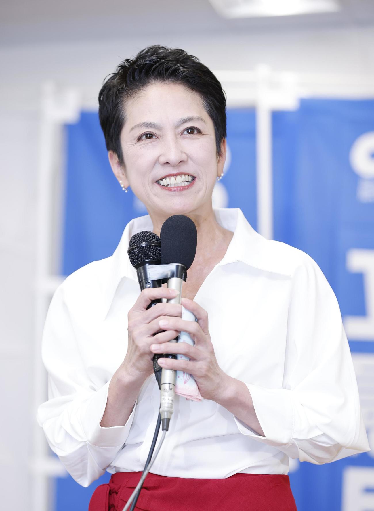 東京選挙区で当選を決め、笑顔を見せる立憲民主党の蓮舫氏（共同）