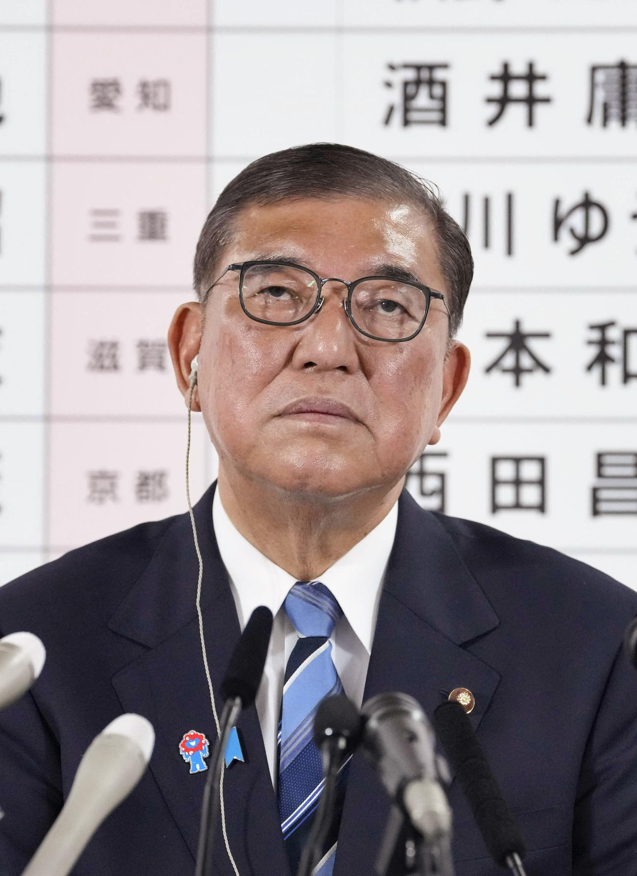 メディアのインタビューで厳しい表情を見せる自民党総裁の石破首相（共同）