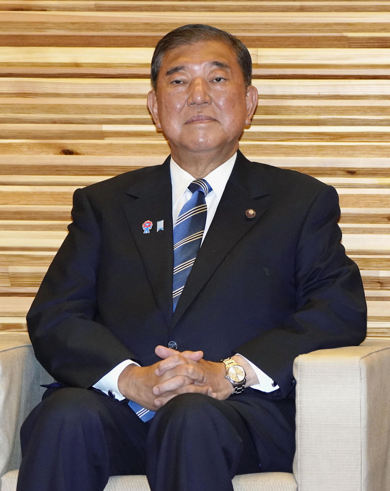 閣議に臨む石破首相（共同）