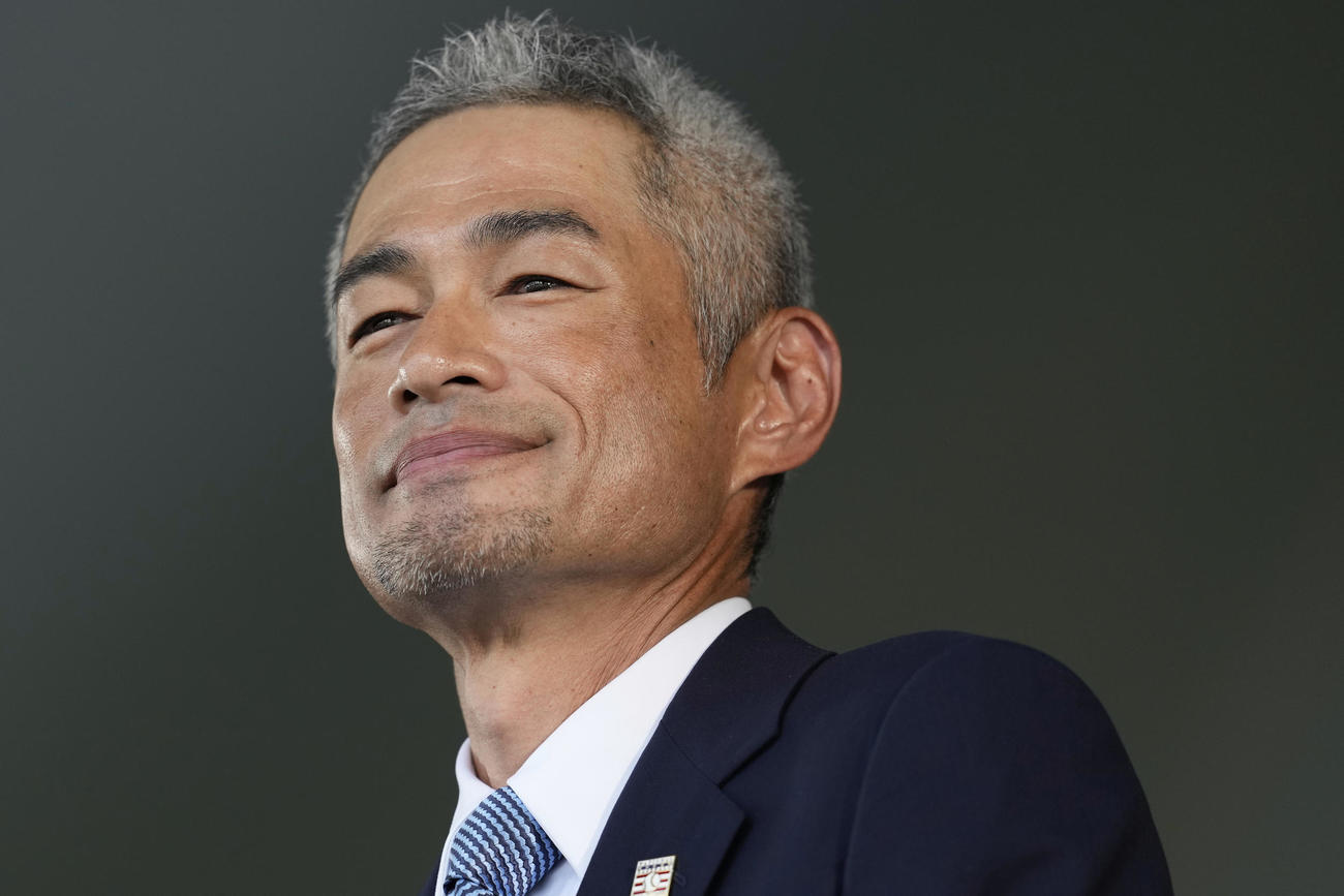 米国野球殿堂入り式典で笑顔を見せるイチロー氏（AP）