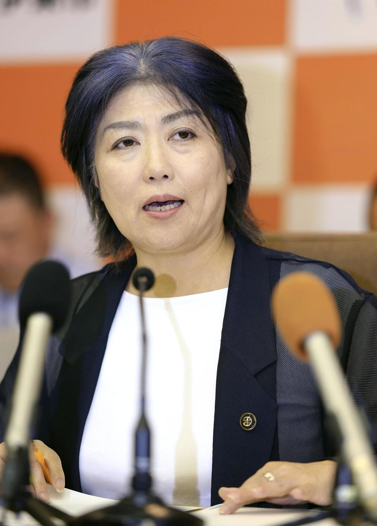 定例記者会見する静岡県伊東市の田久保真紀市長（共同）