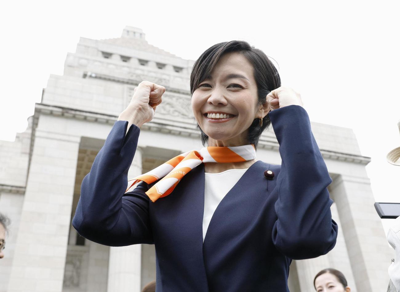 国会に登院した参政党の梅村みずほ参院議員（共同）