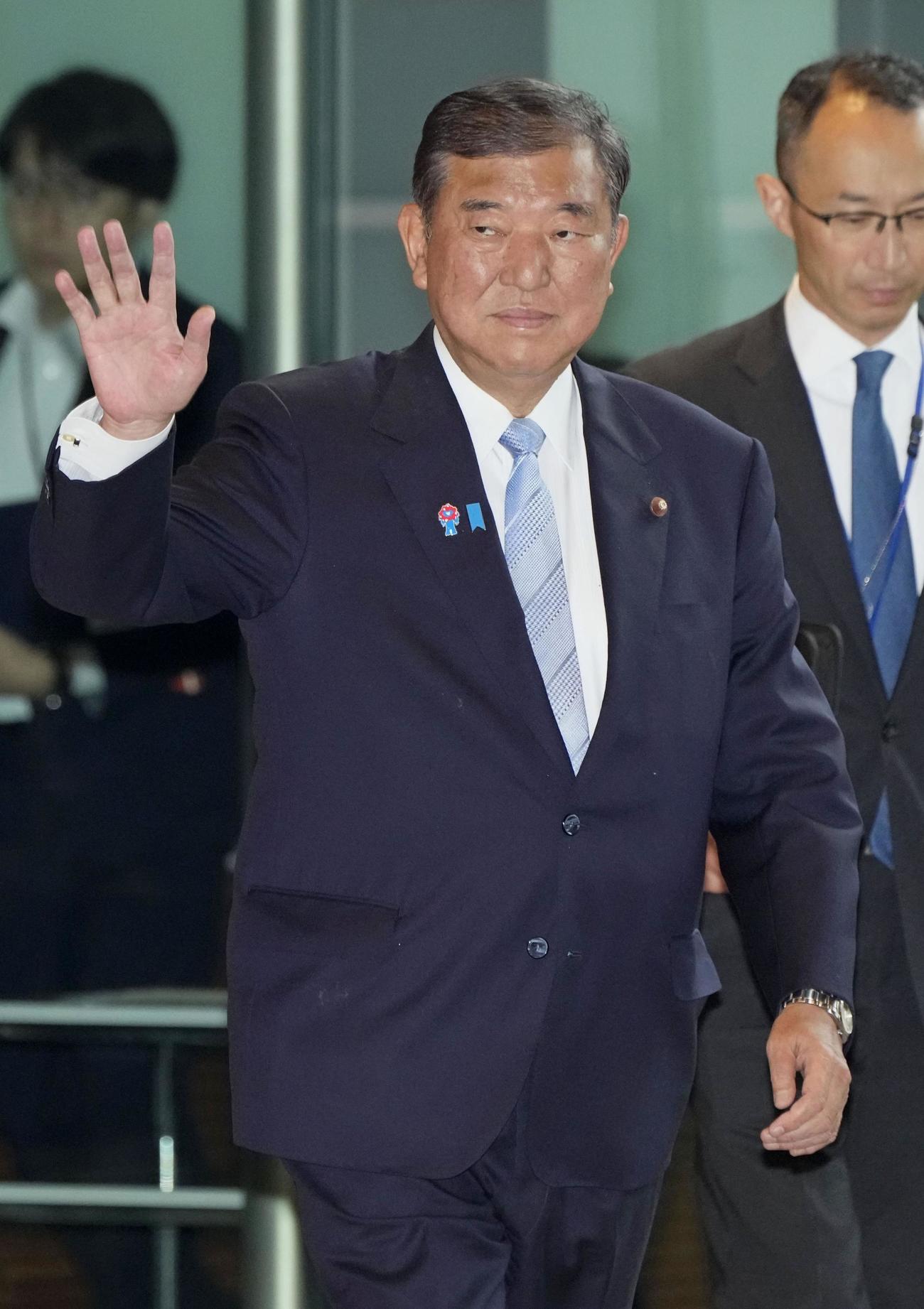 首相官邸に入る石破首相（共同）