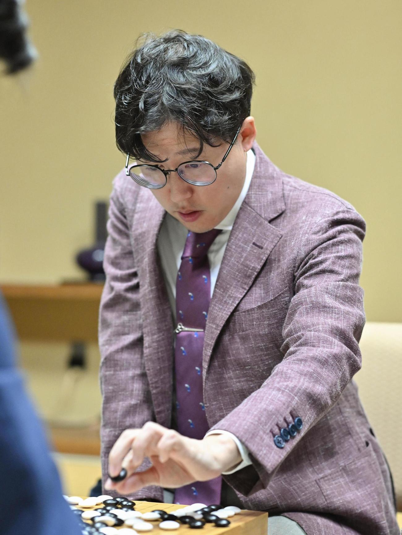 囲碁の第50期碁聖戦5番勝負の第4局で、芝野虎丸十段を破った井山裕太碁聖（共同）