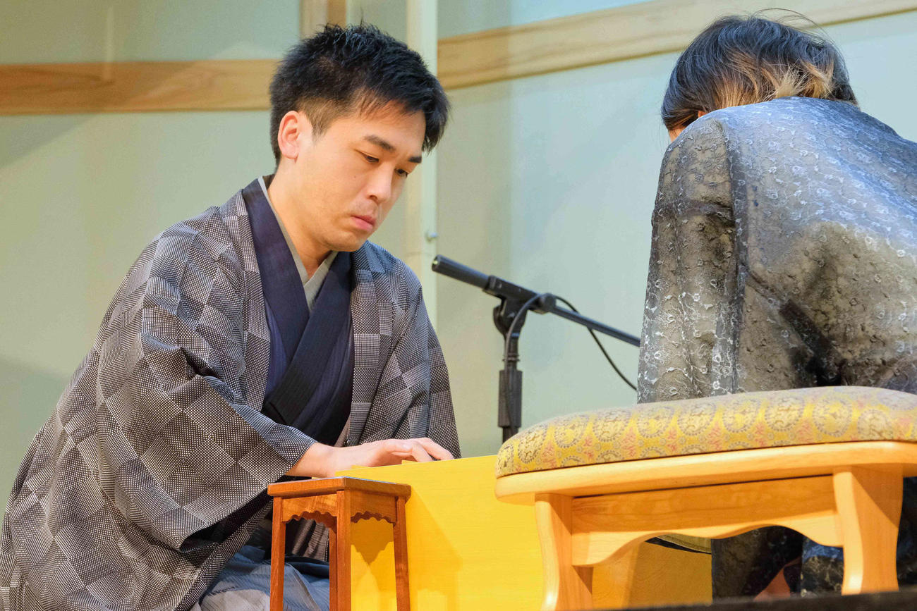 佐藤天彦九段との激戦の末に敗れた菅井竜也八段