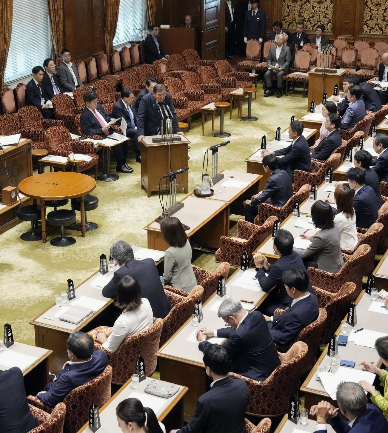 集中審議を実施した参院予算委（共同）