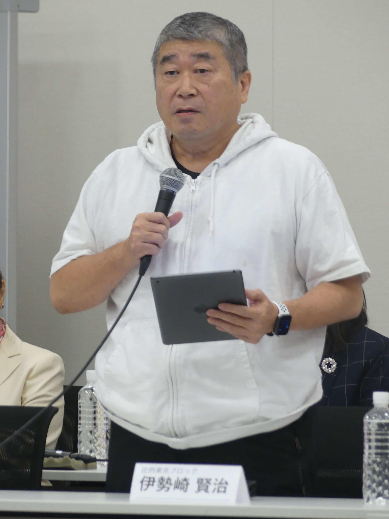 れいわ新選組の伊勢崎賢治参院議員（2024年10月撮影）