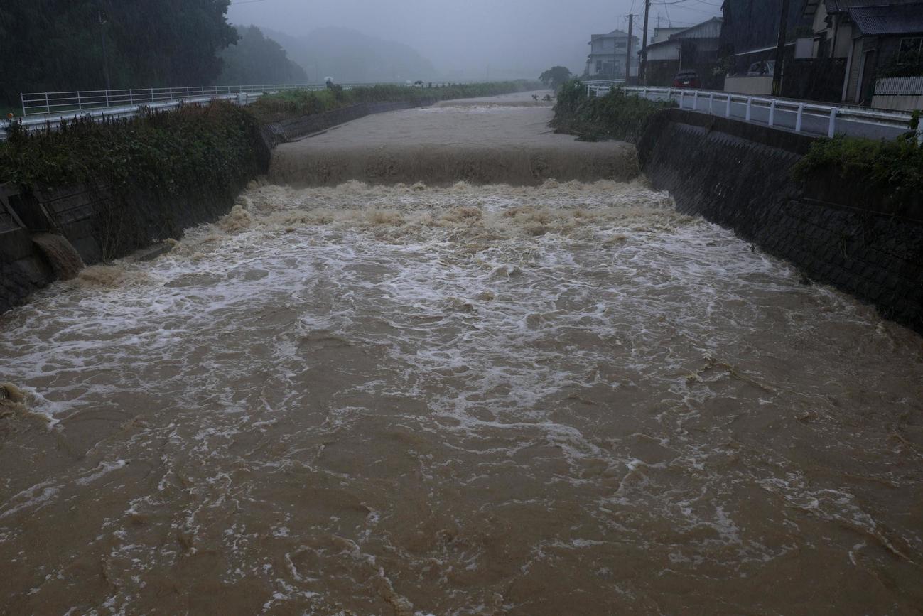 男女2人が流されたと通報のあった福岡県福津市の西郷川（共同）