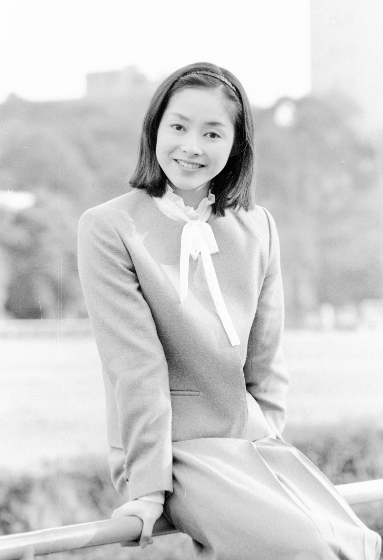 日比谷公園で笑顔を見せる北原瑶子さん