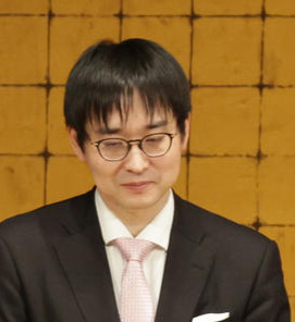 山崎隆之九段（2024年撮影）