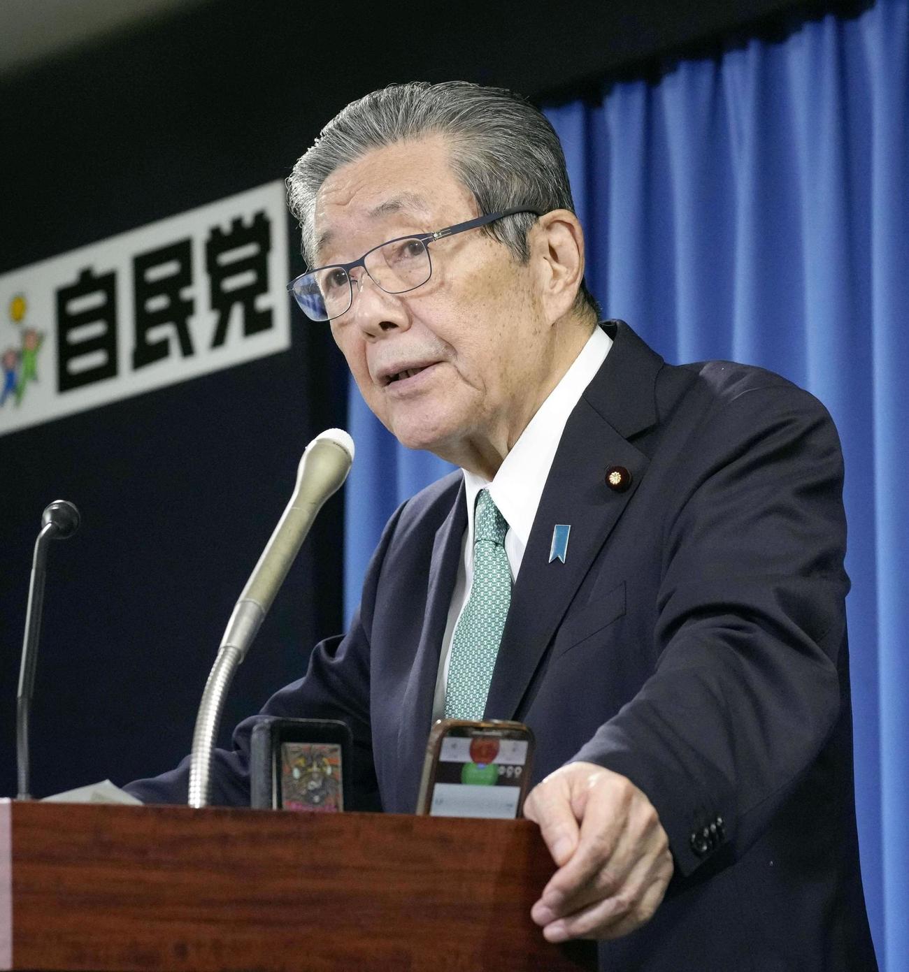 記者会見する自民党の森山幹事長（共同）