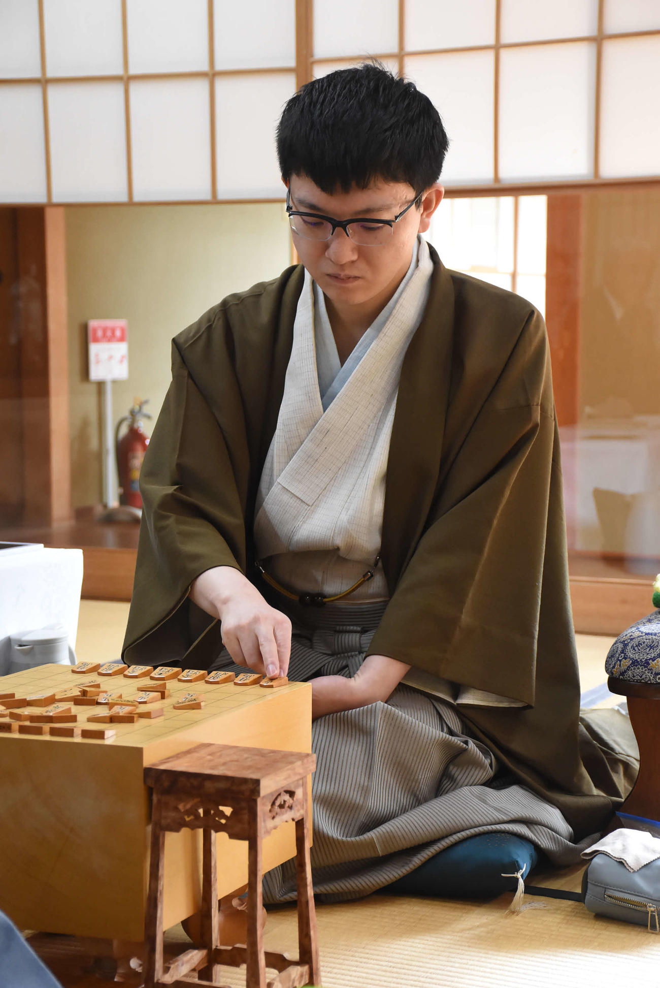 王位戦7番勝負第5局2日目に臨んだ永瀬拓矢九段（日本将棋連盟提供）